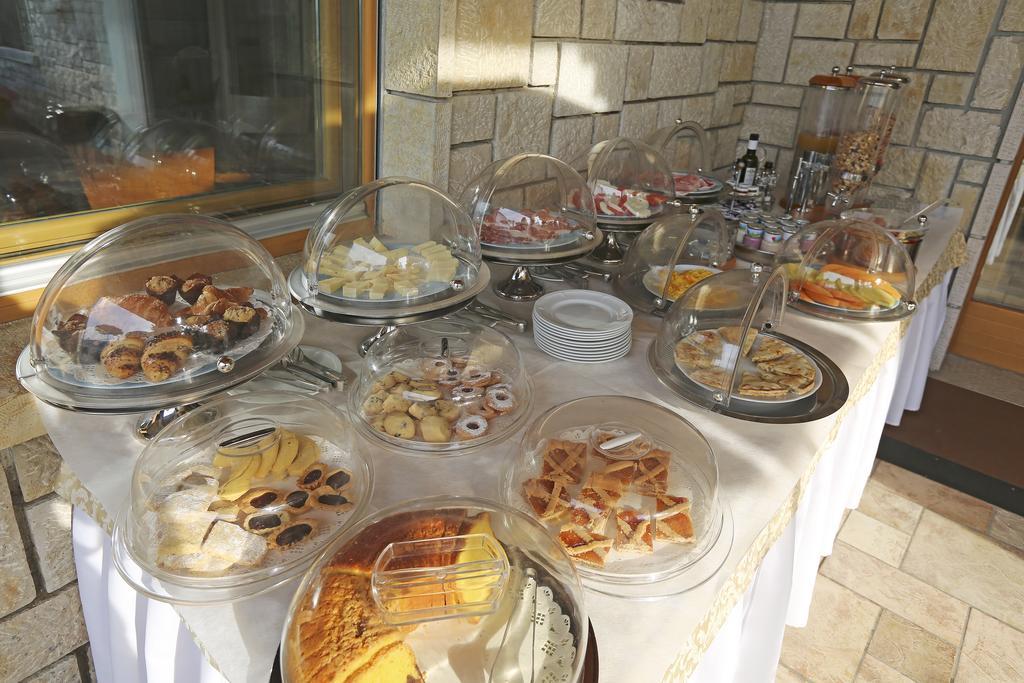 Torre Degli Ulivi Bed & Breakfast Тиняле Екстериор снимка