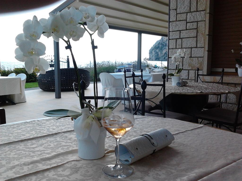 Torre Degli Ulivi Bed & Breakfast Тиняле Екстериор снимка
