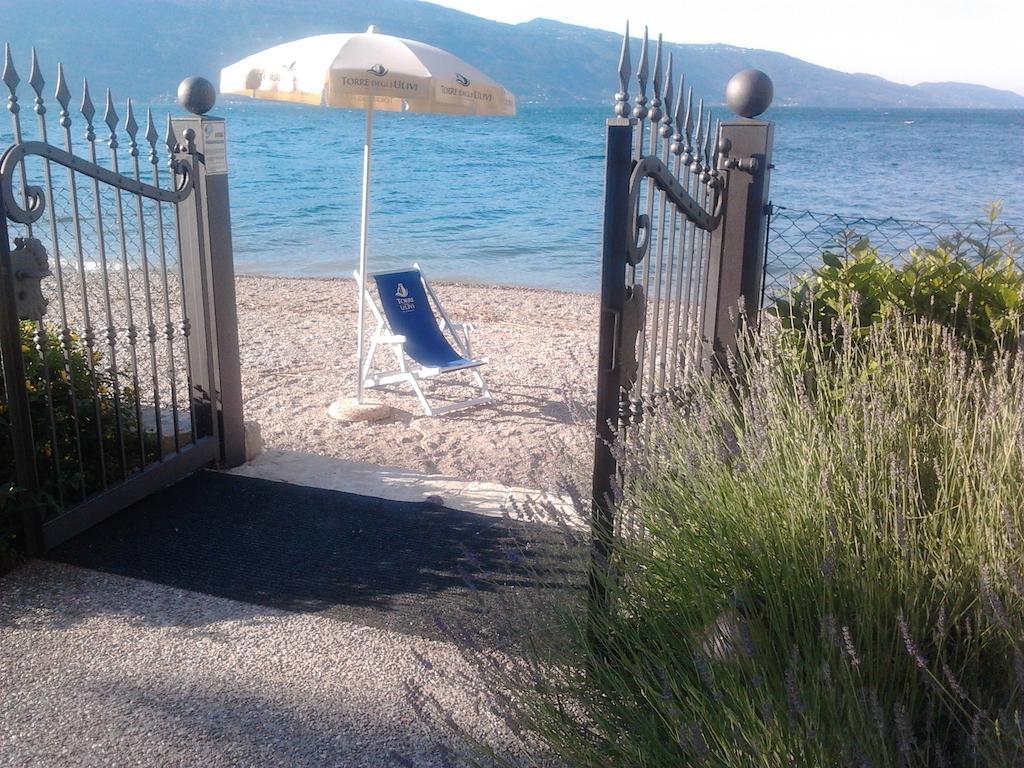 Torre Degli Ulivi Bed & Breakfast Тиняле Екстериор снимка