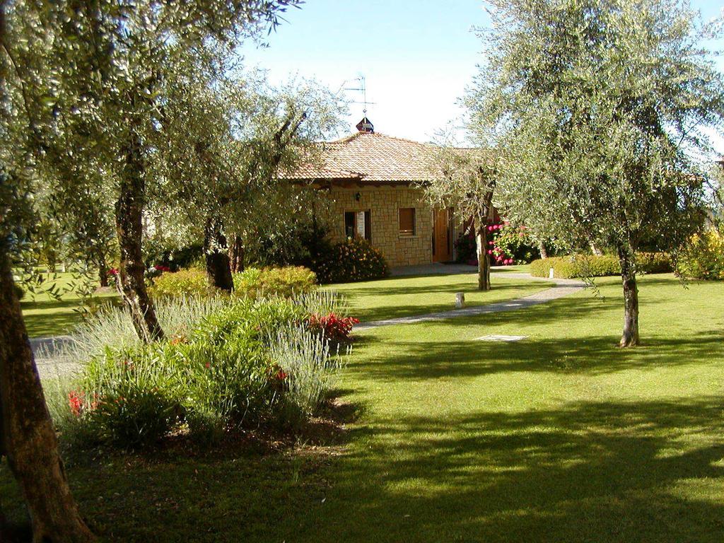 Torre Degli Ulivi Bed & Breakfast Тиняле Екстериор снимка