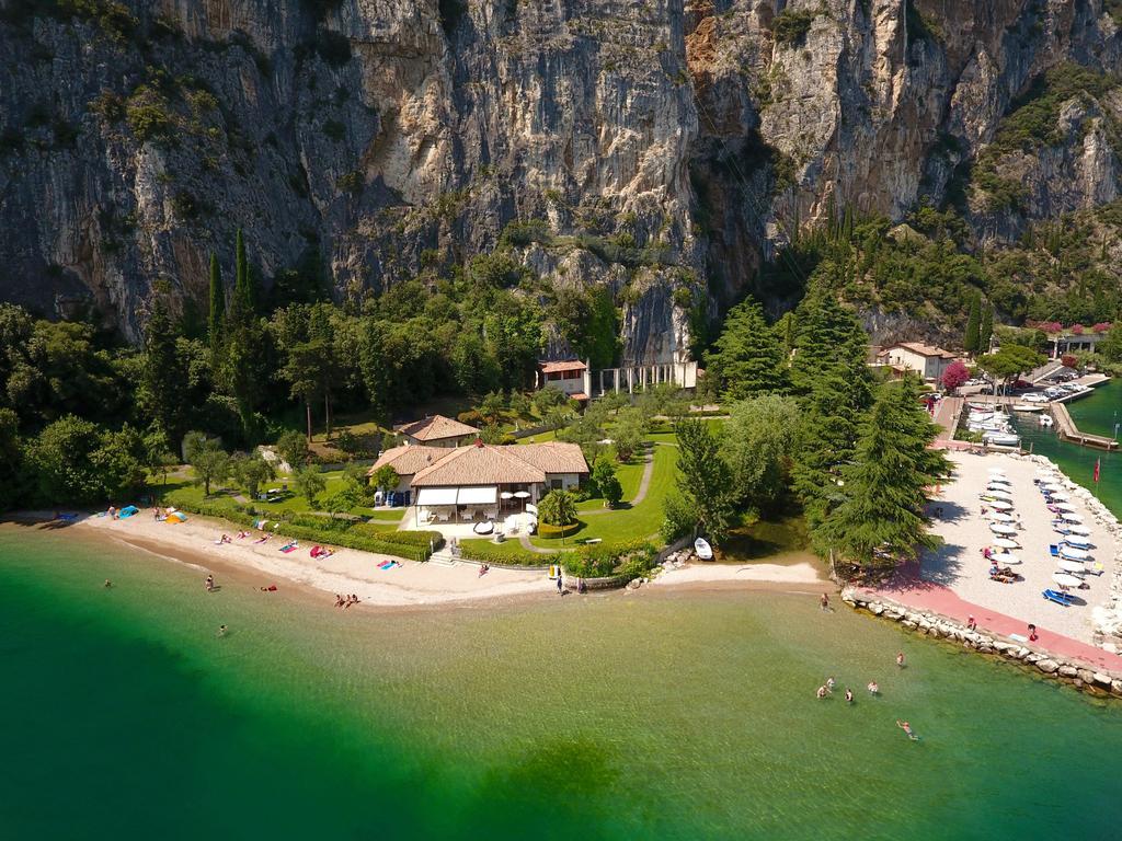 Torre Degli Ulivi Bed & Breakfast Тиняле Екстериор снимка