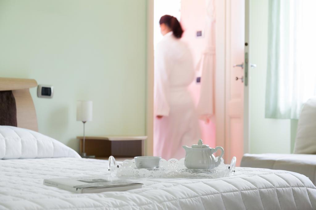 Torre Degli Ulivi Bed & Breakfast Тиняле Екстериор снимка