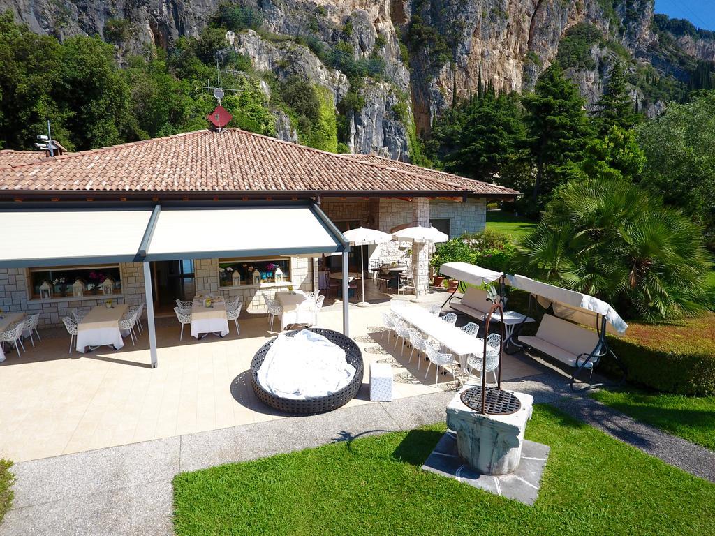 Torre Degli Ulivi Bed & Breakfast Тиняле Екстериор снимка