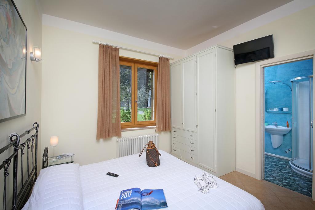Torre Degli Ulivi Bed & Breakfast Тиняле Екстериор снимка