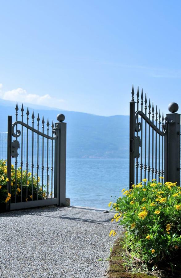 Torre Degli Ulivi Bed & Breakfast Тиняле Екстериор снимка