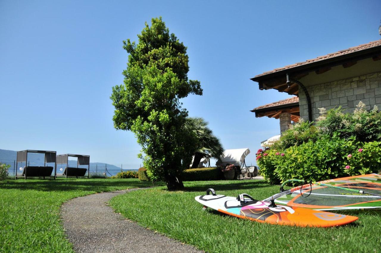 Torre Degli Ulivi Bed & Breakfast Тиняле Екстериор снимка